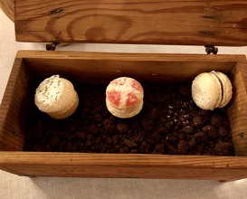 Biscuirons: Gisèle orange blossom, Chocolate passion fruit ganache, Laurel & pineapple cream