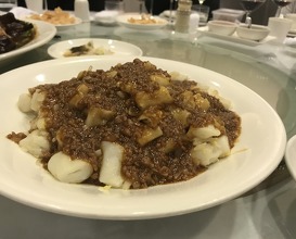 Rice noodles with minced beef sauce