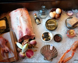 Presentation of the ingredients in the lounge