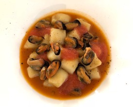 Gnocchi with fish broth, La Spezia mussels and zucchini cream 
