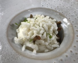 Frog's legs rice from Camargue shallots and black garlic