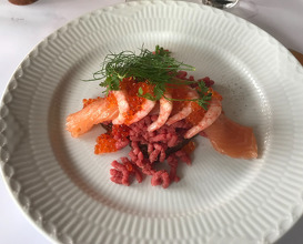 Beef tatare with smoked salmon, fish roe and shrimps 