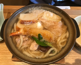 Udon with shrimp tempura and pork meat 