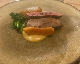 DUCK FILLET
Duck fillet, served with homemade jam of apricots, cream of roasted peanuts,
sautéed spinache, sauce with Pedro Ximenez Sherry La Cilla