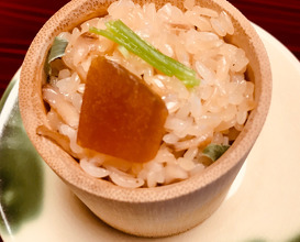 御留 Last soup
胡桃おこわ 味噌汁 奈良漬
Steamed rice with red beans and walnuts, Miso soup, Pickles