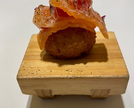 "NIGUIRT-CROQUELTE" MADE OF SHEEP'S MILK AND A "MILEFEUILLES" OF MADURATED SALMON IN JABUGO FAT, TOMATO & SMOKED TEA MARMELADE.