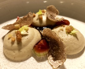 Mise en bouche: Foie gras, chestnut purée & cranberry
