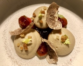 Mise en bouche: Foie gras, chestnut purée & cranberry