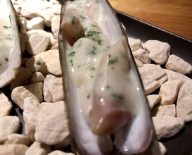 French razor clams, garlic & parsley 