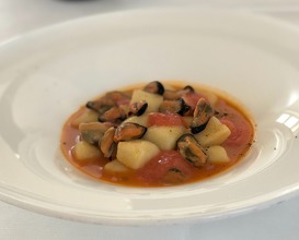 Gnocchi with fish broth, La Spezia mussels and zucchini cream 