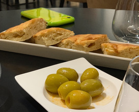 Bread and olives 