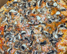 Dinner at Mister O1 Extraordinary Pizza