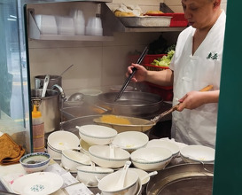 Dinner at Mak's Noodle Hong Kong 麥奀雲吞麵世家1920