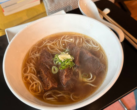 Lunch at 老楊在二樓 私廚牛肉麵 Old Yang Beef Noodle