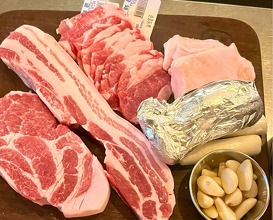 Dinner at 금돼지식당 - Gold Pig