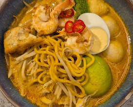 Dinner at Laksamania