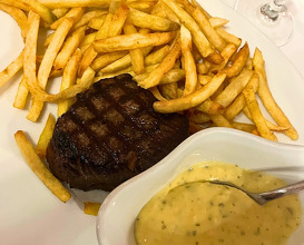 Dinner at Chez Georges, depuis 1964