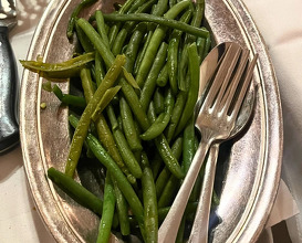 Dinner at Chez Georges, depuis 1964