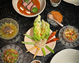 Dinner at Lahnyai - หลานยาย