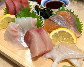 Dinner at 鶴すし
