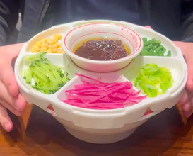 Dinner at 方砖厂69号炸酱面
