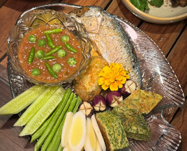 Dinner at Supanniga Eating Room