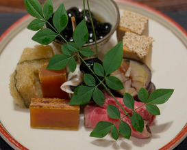 Dinner at 傳 Den