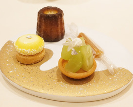 Dinner at ガストロノミー ジョエル・ロブション