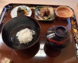 Lunch at Kataori (片折)