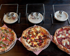 Dinner at Nettie’s Pizza Den