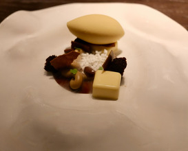 Dinner at Jncquoi Table