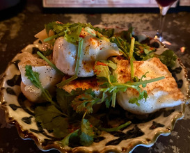 Dinner at 餃子世界東京