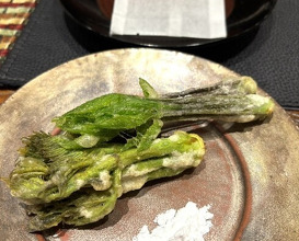 Dinner at Den (傳)