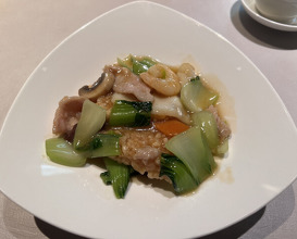 Dinner at Chinese Hanten Fureika (中国飯店 富麗華)