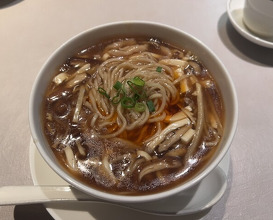 Dinner at Chinese Hanten Fureika (中国飯店 富麗華)
