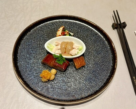 Dinner at Chinese Hanten Fureika (中国飯店 富麗華)