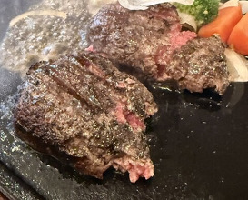 Dinner at Sumiyaki Hamburger Steak Gyusen (炭焼ハンバーグ 牛船)