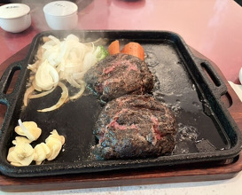 Dinner at Sumiyaki Hamburger Steak Gyusen (炭焼ハンバーグ 牛船)