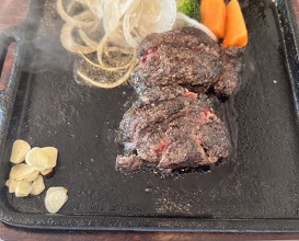Dinner at Sumiyaki Hamburger Steak Gyusen (炭焼ハンバーグ 牛船)