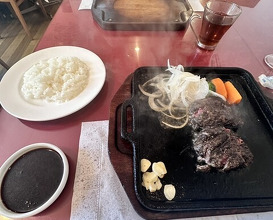 Dinner at Sumiyaki Hamburger Steak Gyusen (炭焼ハンバーグ 牛船)
