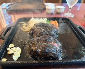 Dinner at Sumiyaki Hamburger Steak Gyusen (炭焼ハンバーグ 牛船)