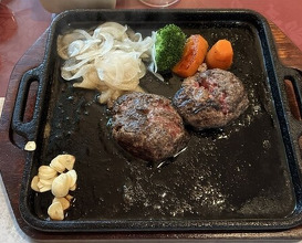 Dinner at Sumiyaki Hamburger Steak Gyusen (炭焼ハンバーグ 牛船)