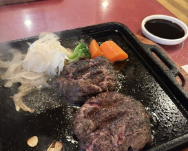 Dinner at Sumiyaki Hamburger Steak Gyusen (炭焼ハンバーグ 牛船)