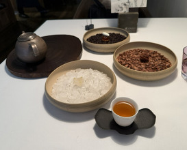 Dinner at Installation Table ENSO L'asymetrie du calme (Installation Table ENSO L'asymetrie du calme)