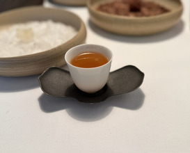 Dinner at Installation Table ENSO L'asymetrie du calme (Installation Table ENSO L'asymetrie du calme)