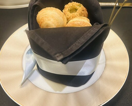 Dinner at Gastronomy Joel Robuchon (ガストロノミー ジョエル・ロブション)