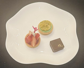 Dinner at Gastronomy Joel Robuchon (ガストロノミー ジョエル・ロブション)