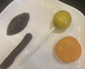 Dinner at Gastronomy Joel Robuchon (ガストロノミー ジョエル・ロブション)