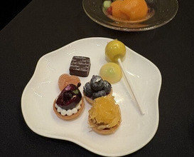 Dinner at Gastronomy Joel Robuchon (ガストロノミー ジョエル・ロブション)