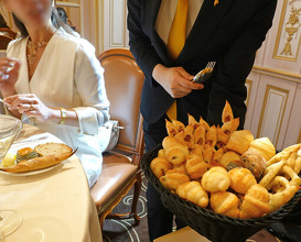 Dinner at Gastronomy Joel Robuchon (ガストロノミー ジョエル・ロブション)
